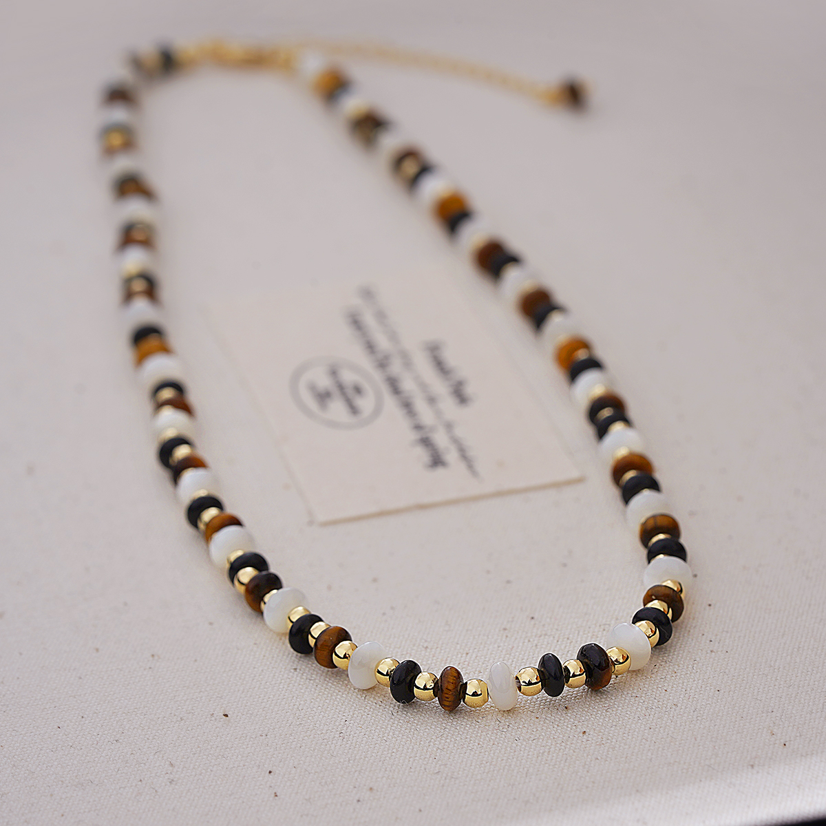 French Vintage Minimalist Natural Stone Short Necklace, Unique High-End Design, Hong Kong Clavicle Chain, Trendy Fashion Accessory French Vintage Minimalist Natural Stone Short Necklace, Unique High-End Design, Hong Kong Clavicle Chain, Trendy Fashion Accessory