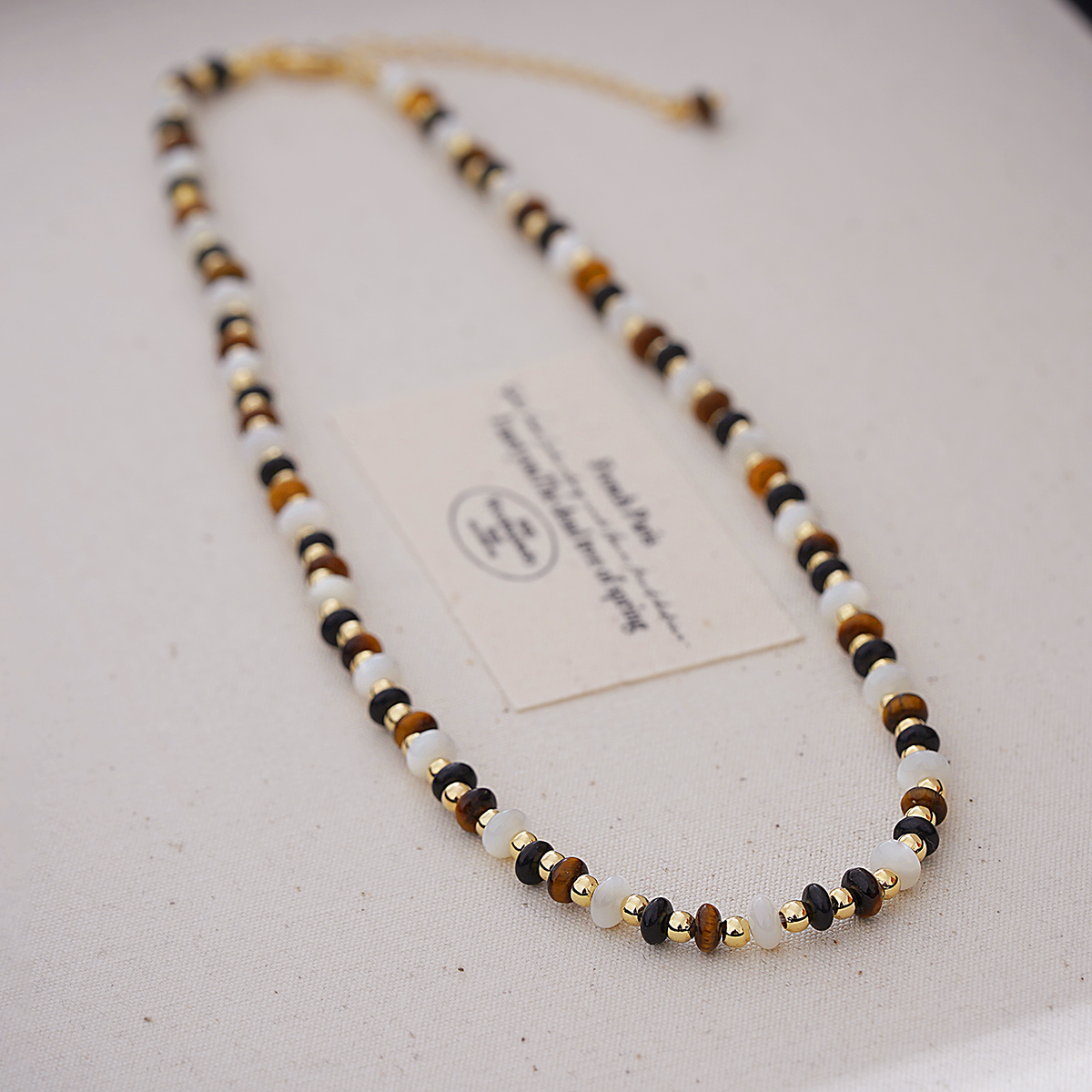 French Vintage Minimalist Natural Stone Short Necklace, Unique High-End Design, Hong Kong Clavicle Chain, Trendy Fashion Accessory French Vintage Minimalist Natural Stone Short Necklace, Unique High-End Design, Hong Kong Clavicle Chain, Trendy Fashion Accessory