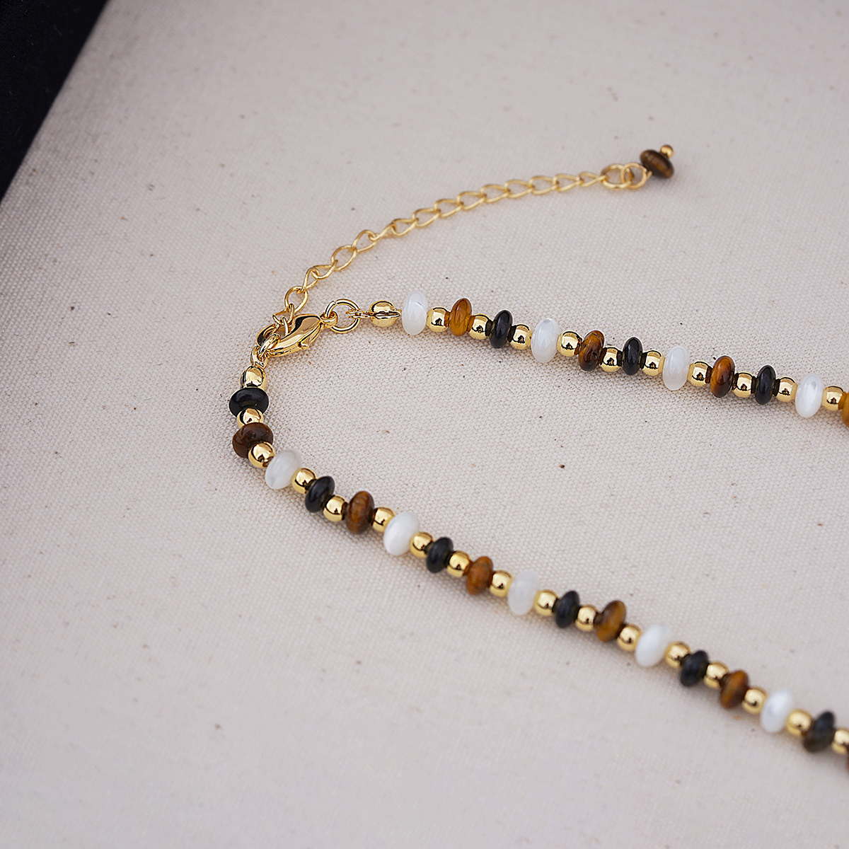 French Vintage Minimalist Natural Stone Short Necklace, Unique High-End Design, Hong Kong Clavicle Chain, Trendy Fashion Accessory French Vintage Minimalist Natural Stone Short Necklace, Unique High-End Design, Hong Kong Clavicle Chain, Trendy Fashion Accessory