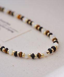 French Vintage Minimalist Natural Stone Short Necklace, Unique High-End Design, Hong Kong Clavicle Chain, Trendy Fashion Accessory