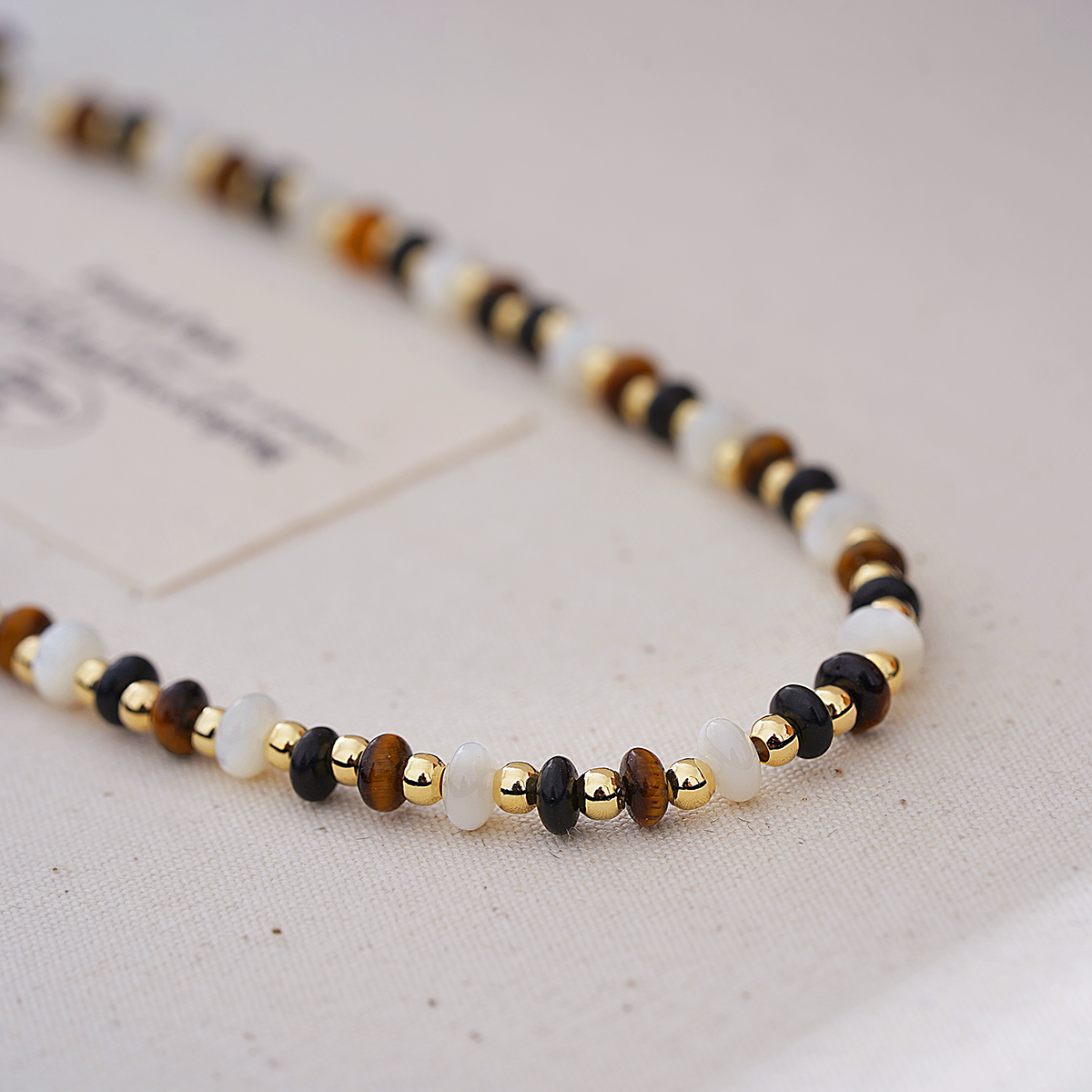 French Vintage Minimalist Natural Stone Short Necklace, Unique High-End Design, Hong Kong Clavicle Chain, Trendy Fashion Accessory French Vintage Minimalist Natural Stone Short Necklace, Unique High-End Design, Hong Kong Clavicle Chain, Trendy Fashion Accessory