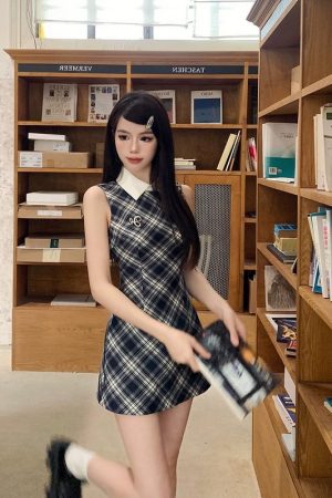 French Vintage Plaid Sleeveless Dress for Women - Waist-Cinching, Elegant Polo Collar Short Skirt, Summer Fashion