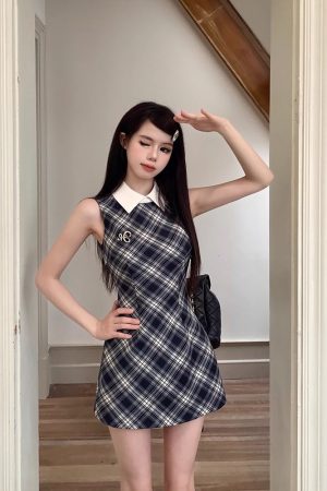 French Vintage Plaid Sleeveless Dress for Women - Waist-Cinching, Elegant Polo Collar Short Skirt, Summer Fashion