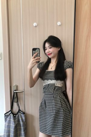 French Vintage Square Neck Plaid Dress for Women with Fitted Waist and Lace Splicing - New Summer 2025 Style