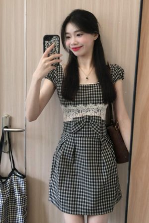 French Vintage Square Neck Plaid Dress for Women with Fitted Waist and Lace Splicing - New Summer 2025 Style