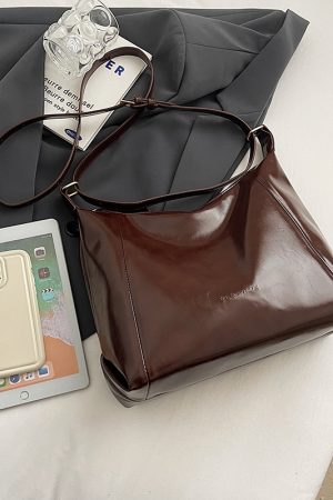 French Vintage Tote Bag for Women - 2025 High-End Oil Wax Leather Shoulder Crossbody Commuting Bag for Spring and Summer