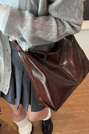French Vintage Tote Bag for Women - 2025 High-End Oil Wax Leather Shoulder Crossbody Commuting Bag for Spring and Summer
