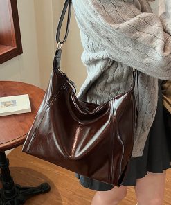 French Vintage Tote Bag for Women - 2025 High-End Oil Wax Leather Shoulder Crossbody Commuting Bag for Spring and Summer