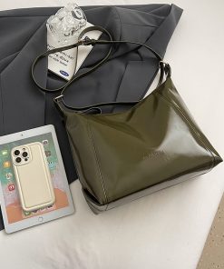 French Vintage Tote Bag for Women - 2025 High-End Oil Wax Leather Shoulder Crossbody Commuting Bag for Spring and Summer