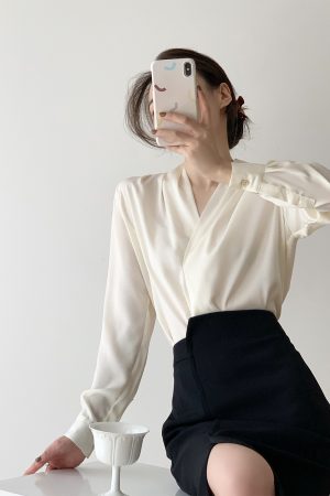 French Vintage Women's Long Sleeve V-Neck Top - Thin Spring Autumn Shirt for Commuting & Professional Casual Style