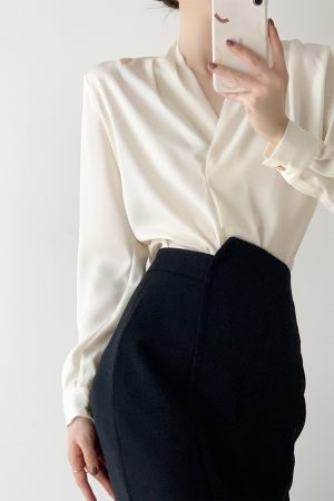 French Vintage Women's Long Sleeve V-Neck Top - Thin Spring Autumn Shirt for Commuting & Professional Casual Style