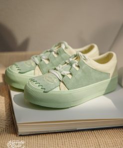 Freshman College Outfits, Basic College Outfits Winter - Indie Lace Up Sneakers