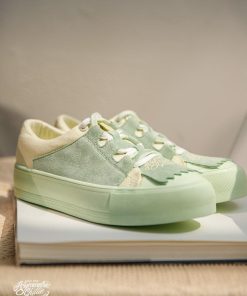 Freshman College Outfits, Basic College Outfits Winter - Indie Lace Up Sneakers