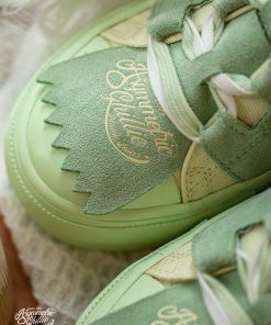 Freshman College Outfits, Basic College Outfits Winter - Indie Lace Up Sneakers