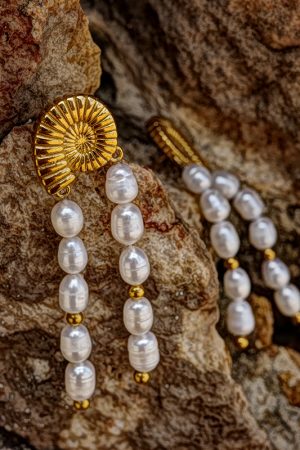 Freshwater Pearl Stud Earrings - Unique High-End Shell Design, Fashionable Jewelry for Elegant Style