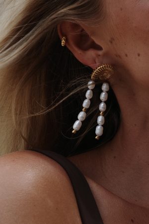 Freshwater Pearl Stud Earrings - Unique High-End Shell Design, Fashionable Jewelry for Elegant Style