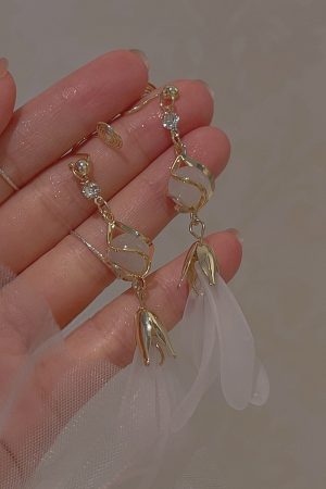 Frosted Petal Cat's Eye Tassel Earrings for Women - Elegant Super Fairy Shell Studs, 2025 Trendy Niche Design
