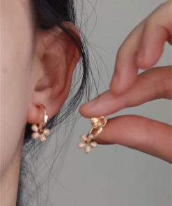 Full Diamond Floral Earrings for Women - Summer High-End Round Hoop Ear Clips, Gentle and Sweet Design