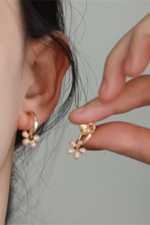 Full Diamond Floral Earrings for Women - Summer High-End Round Hoop Ear Clips, Gentle and Sweet Design