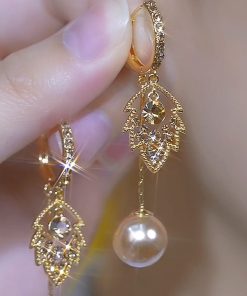 Full Diamond Leaf Tassel Earrings for Women - Vintage-Inspired Minimalist Studs with a Glamorous Touch