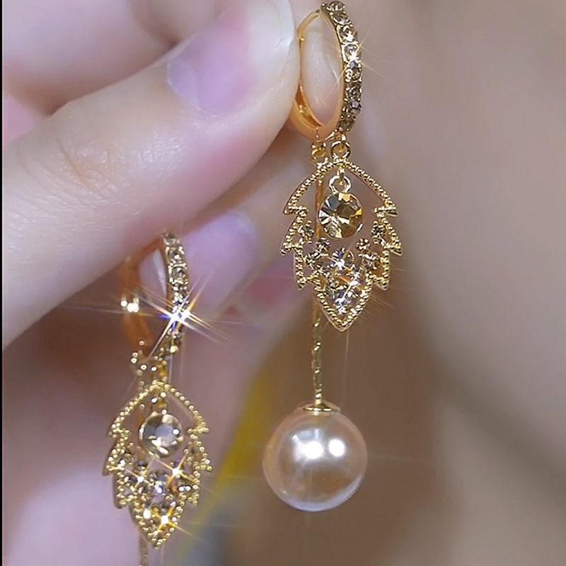 Full Diamond Leaf Tassel Earrings for Women - Vintage-Inspired Minimalist Studs with a Glamorous Touch