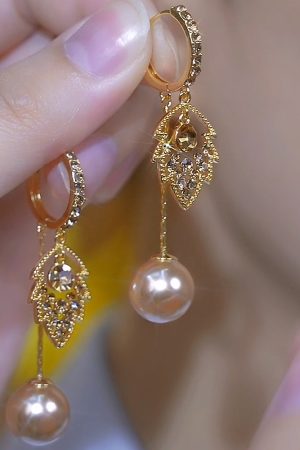 Full Diamond Leaf Tassel Earrings for Women - Vintage-Inspired Minimalist Studs with a Glamorous Touch