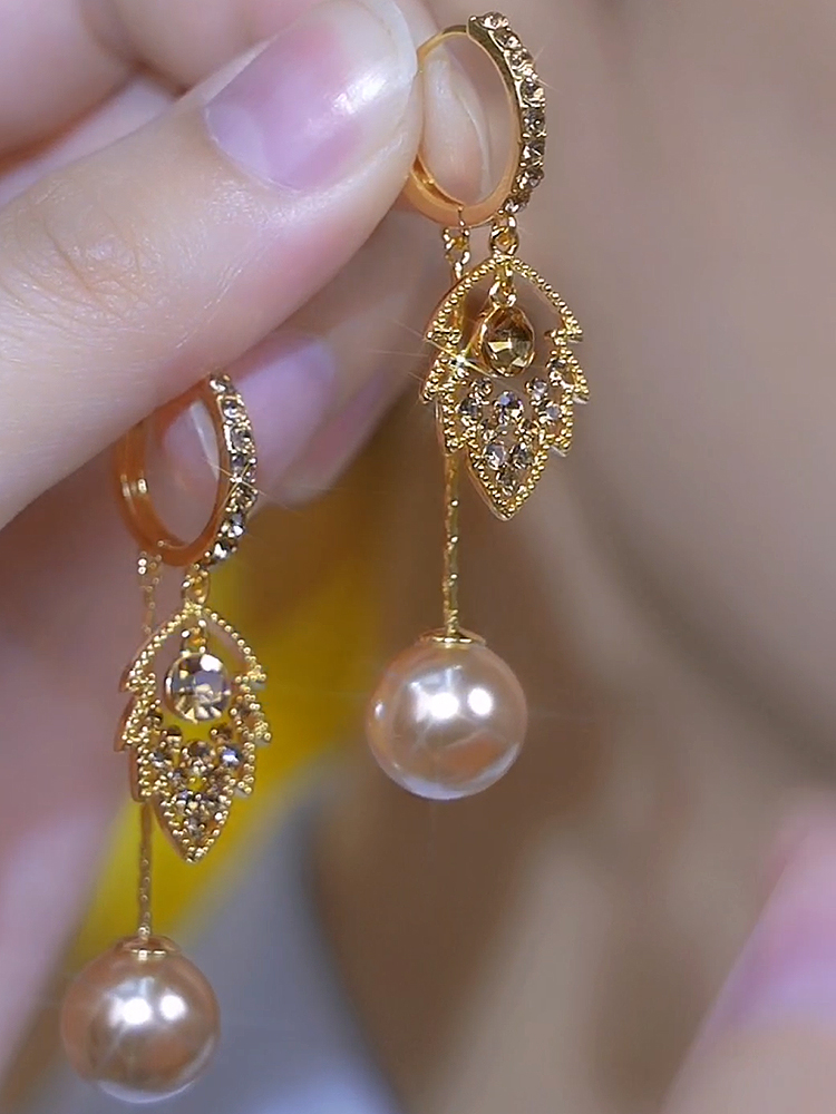 Full Diamond Leaf Tassel Earrings for Women - Vintage-Inspired Minimalist Studs with a Glamorous Touch