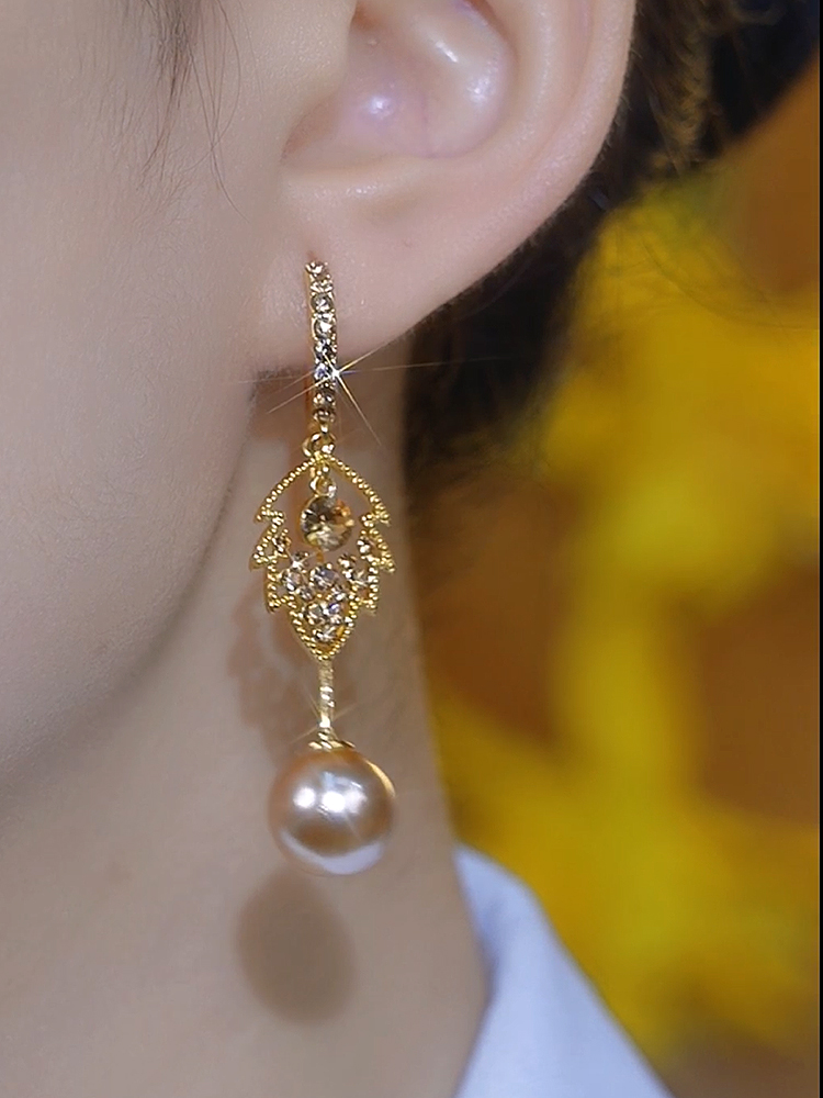 Full Diamond Leaf Tassel Earrings for Women - Vintage-Inspired Minimalist Studs with a Glamorous Touch