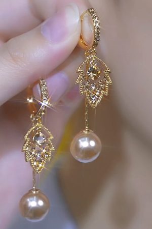 Full Diamond Leaf Tassel Earrings for Women - Vintage-Inspired Minimalist Studs with a Glamorous Touch