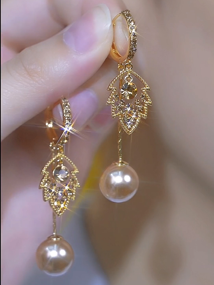 Full Diamond Leaf Tassel Earrings for Women - Vintage-Inspired Minimalist Studs with a Glamorous Touch