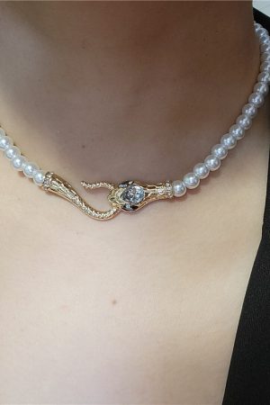 Gender-Neutral Pearl Snake-Shaped Necklace for Couples - European and American Niche Temperament Design