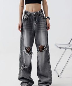 Girl Cool, Outfit Inspo Street Style - Light Wash Low Rise Ripped Jeans