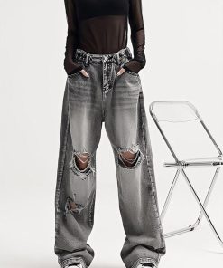 Girl Cool, Outfit Inspo Street Style - Light Wash Low Rise Ripped Jeans