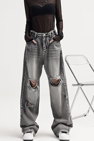 Girl Cool, Outfit Inspo Street Style - Light Wash Low Rise Ripped Jeans