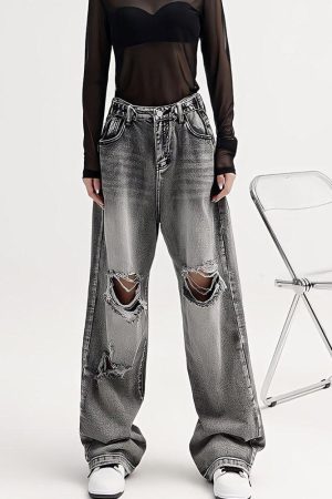 Girl Cool, Outfit Inspo Street Style - Light Wash Low Rise Ripped Jeans