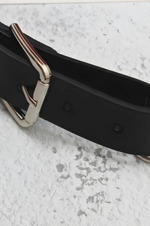 Girls Fit, Outfit For A Walk - Grunge Lock Faux Leather Chain Belt