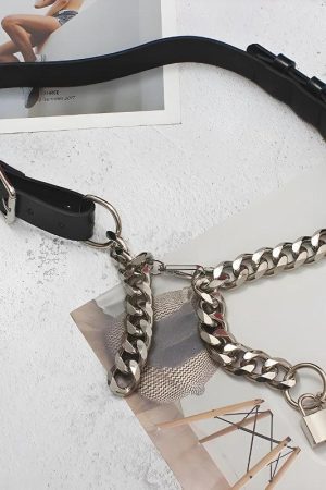 Girls Fit, Outfit For A Walk - Grunge Lock Faux Leather Chain Belt