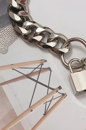 Girls Fit, Outfit For A Walk - Grunge Lock Faux Leather Chain Belt