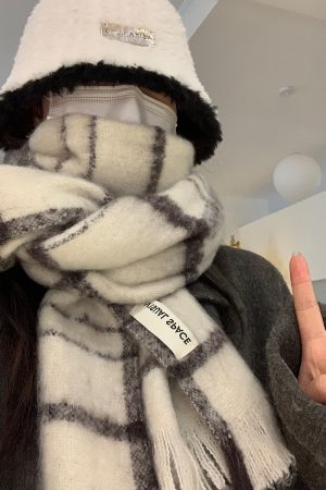Girls' Plaid Scarf Shawl, Winter 2025 Versatile Thick Warm Two-in-One Accessory, Chic High-End Feel, White