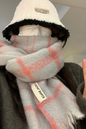 Girls' Plaid Scarf Shawl, Winter 2025 Versatile Thick Warm Two-in-One Accessory, Chic High-End Feel, White