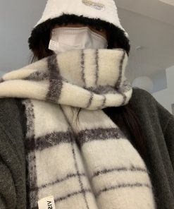 Girls' Plaid Scarf Shawl, Winter 2025 Versatile Thick Warm Two-in-One Accessory, Chic High-End Feel, White