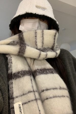 Girls' Plaid Scarf Shawl, Winter 2025 Versatile Thick Warm Two-in-One Accessory, Chic High-End Feel, White