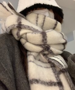 Girls' Plaid Scarf Shawl, Winter 2025 Versatile Thick Warm Two-in-One Accessory, Chic High-End Feel, White