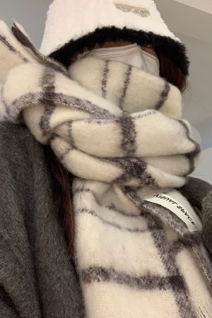 Girls' Plaid Scarf Shawl, Winter 2025 Versatile Thick Warm Two-in-One Accessory, Chic High-End Feel, White