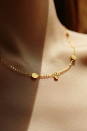 Gold-Plated Mini Round Sequins Pendant Necklace - Exquisite Minimalist Retro Clavicle Chain Jewelry for European and American Style