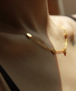 Gold-Plated Mini Round Sequins Pendant Necklace - Exquisite Minimalist Retro Clavicle Chain Jewelry for European and American Style