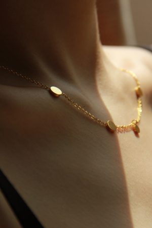 Gold-Plated Mini Round Sequins Pendant Necklace - Exquisite Minimalist Retro Clavicle Chain Jewelry for European and American Style