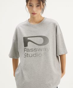 Gradient P Logo Short Sleeve Unisex T-Shirt - Trendy 90s Inspired Pure Cotton Top for Casual Wear