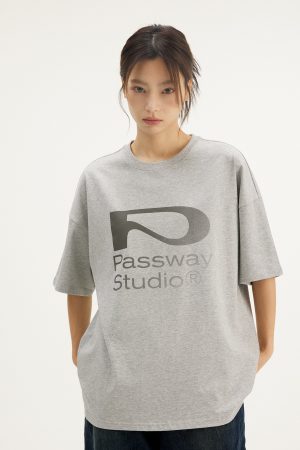 Gradient P Logo Short Sleeve Unisex T-Shirt - Trendy 90s Inspired Pure Cotton Top for Casual Wear