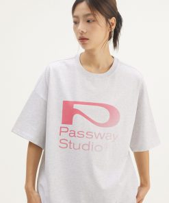 Gradient P Logo Short Sleeve Unisex T-Shirt - Trendy 90s Inspired Pure Cotton Top for Casual Wear